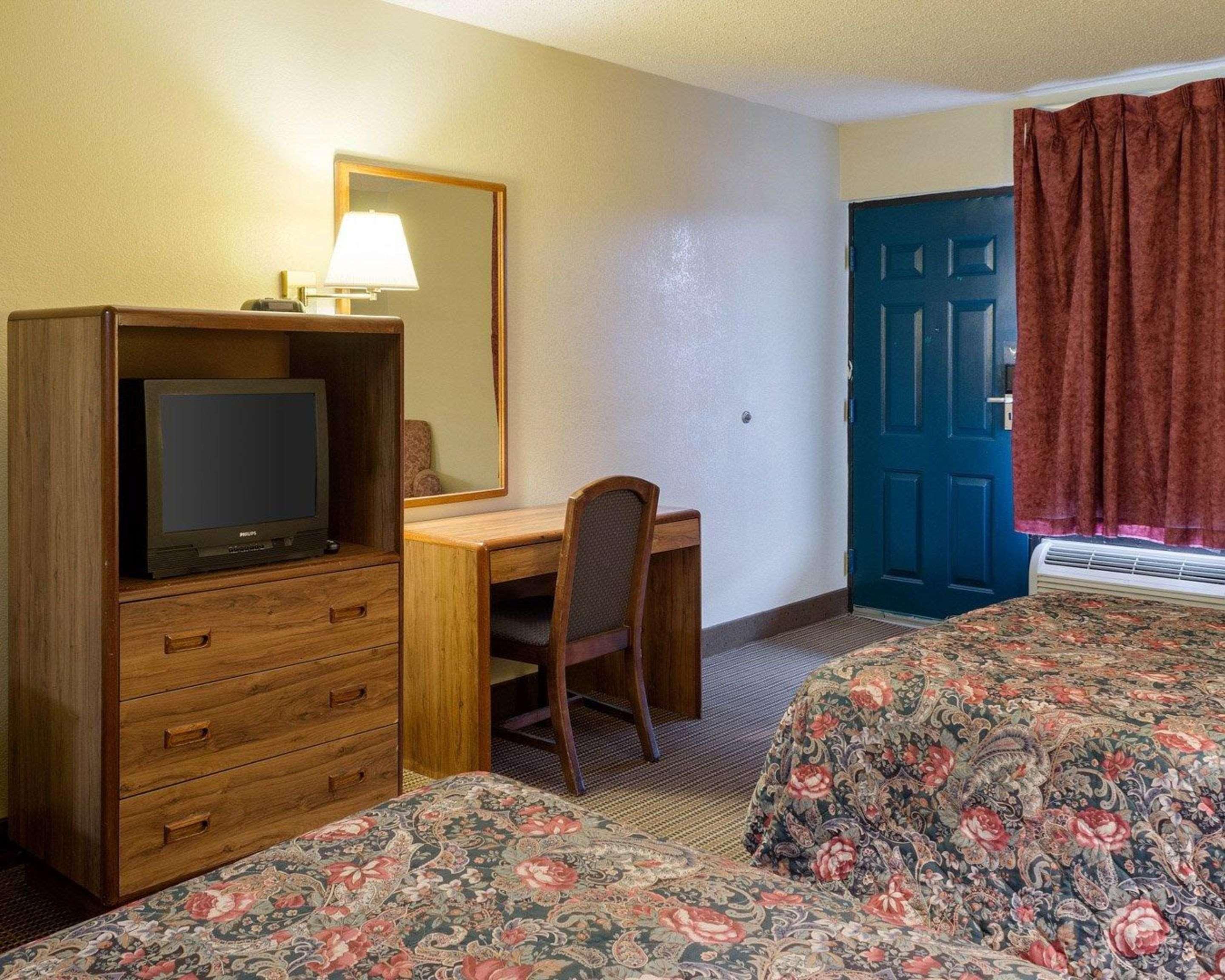גרינווד Rodeway Inn מראה חיצוני תמונה
