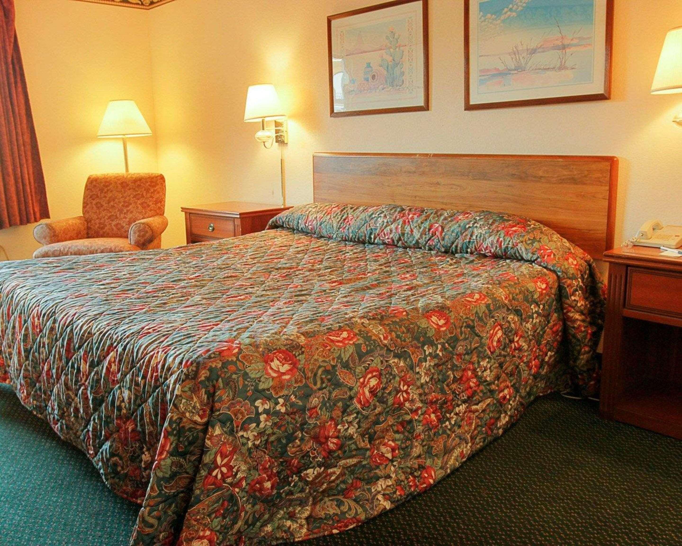 גרינווד Rodeway Inn מראה חיצוני תמונה