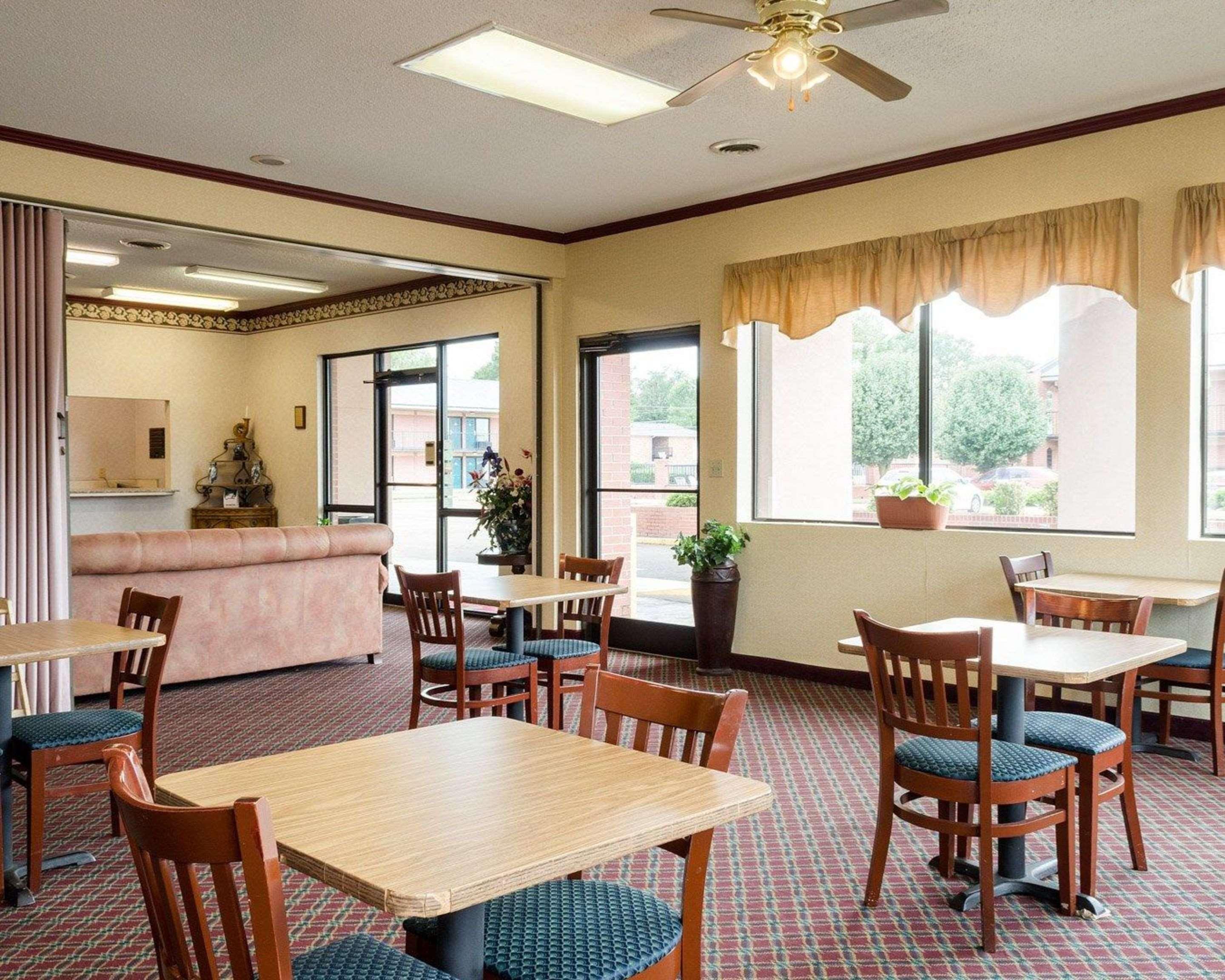גרינווד Rodeway Inn מראה חיצוני תמונה