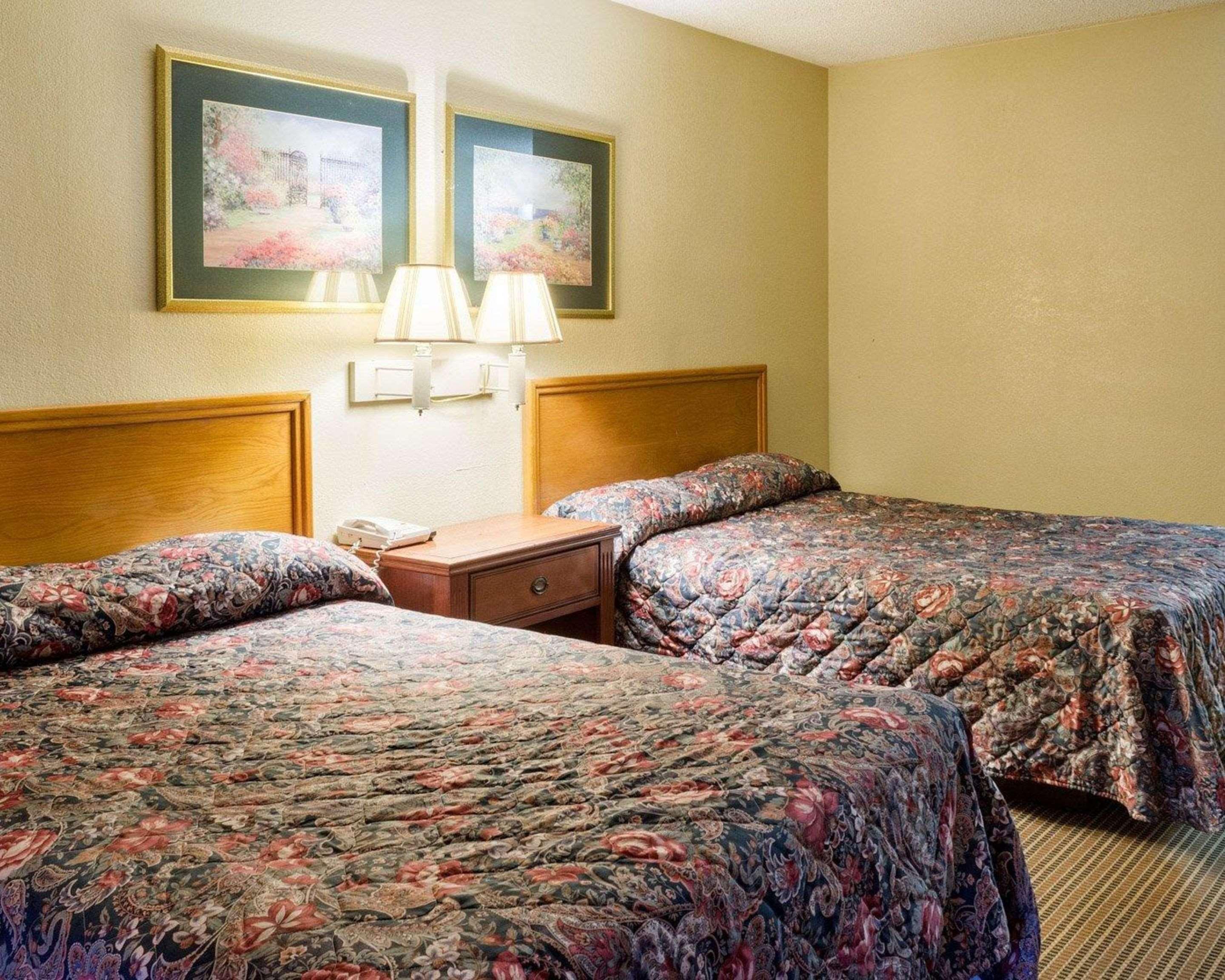 גרינווד Rodeway Inn מראה חיצוני תמונה