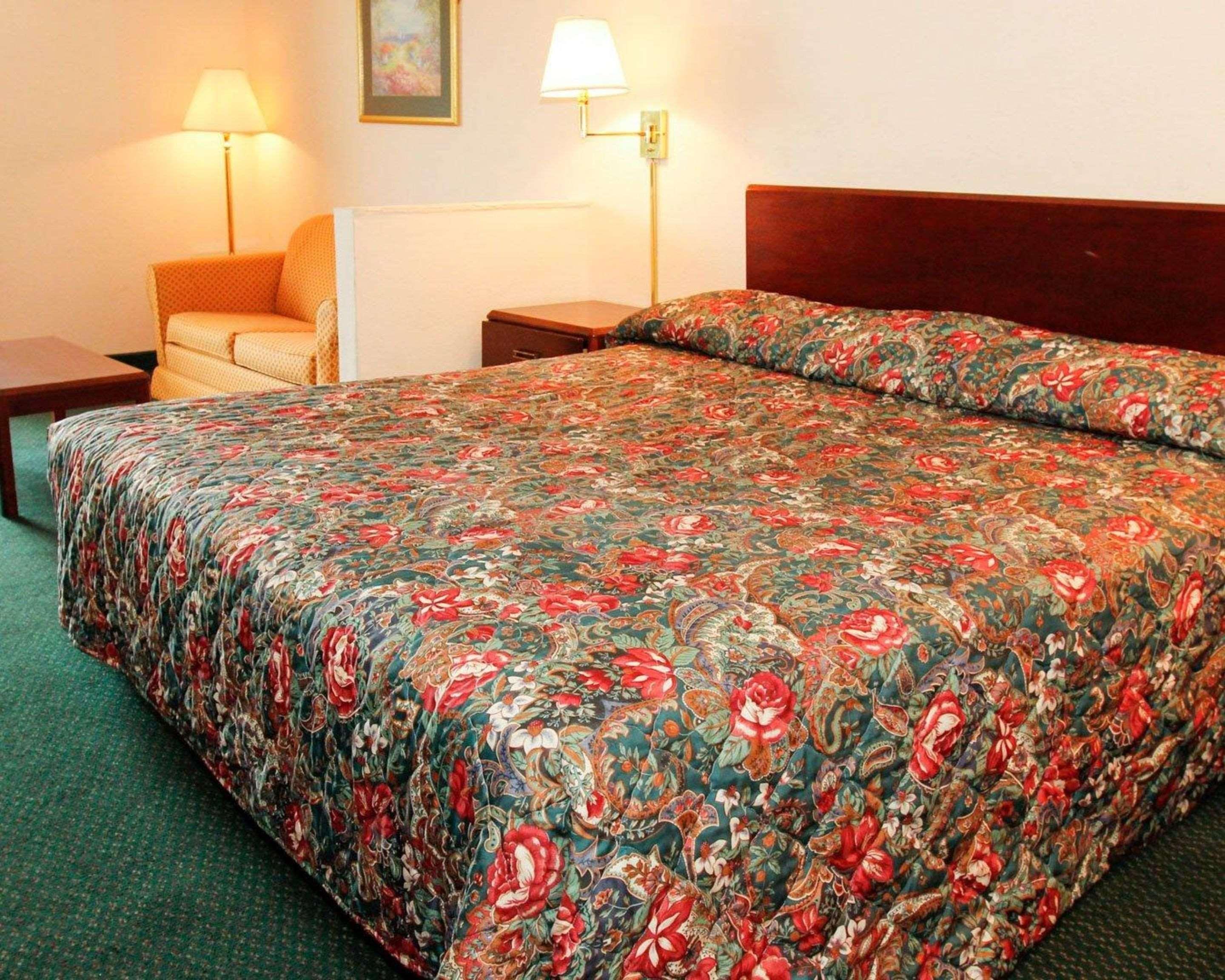 גרינווד Rodeway Inn מראה חיצוני תמונה