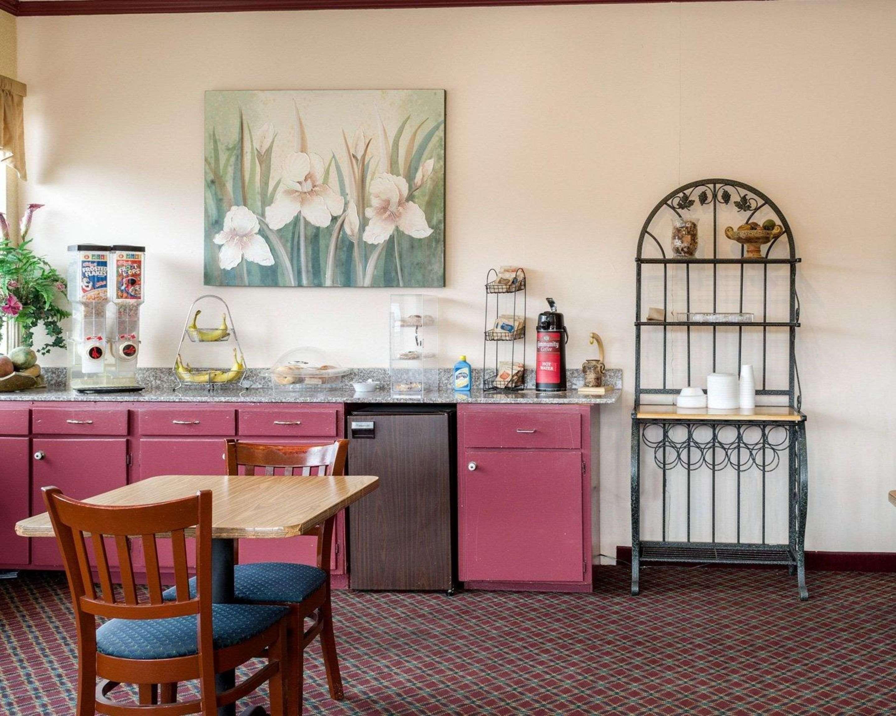 גרינווד Rodeway Inn מראה חיצוני תמונה