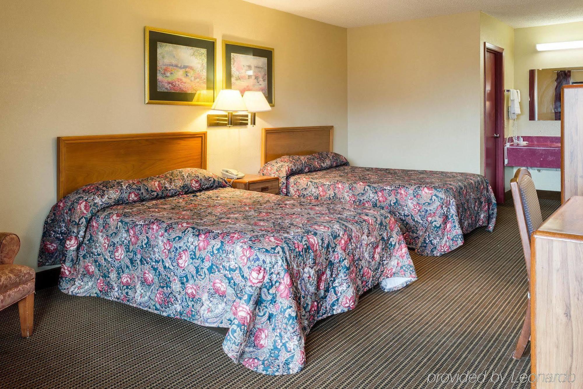 גרינווד Rodeway Inn מראה חיצוני תמונה