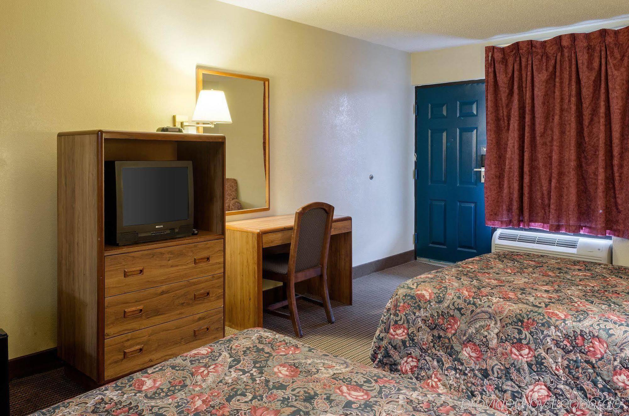 גרינווד Rodeway Inn מראה חיצוני תמונה