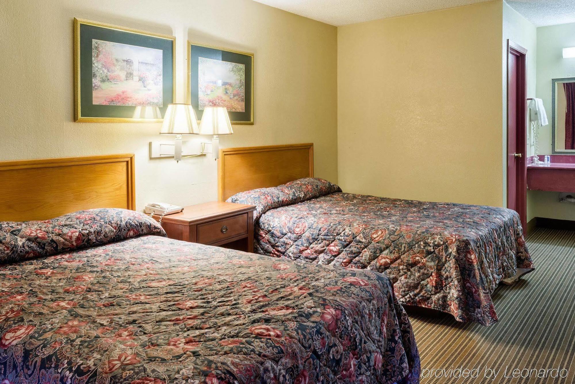 גרינווד Rodeway Inn מראה חיצוני תמונה